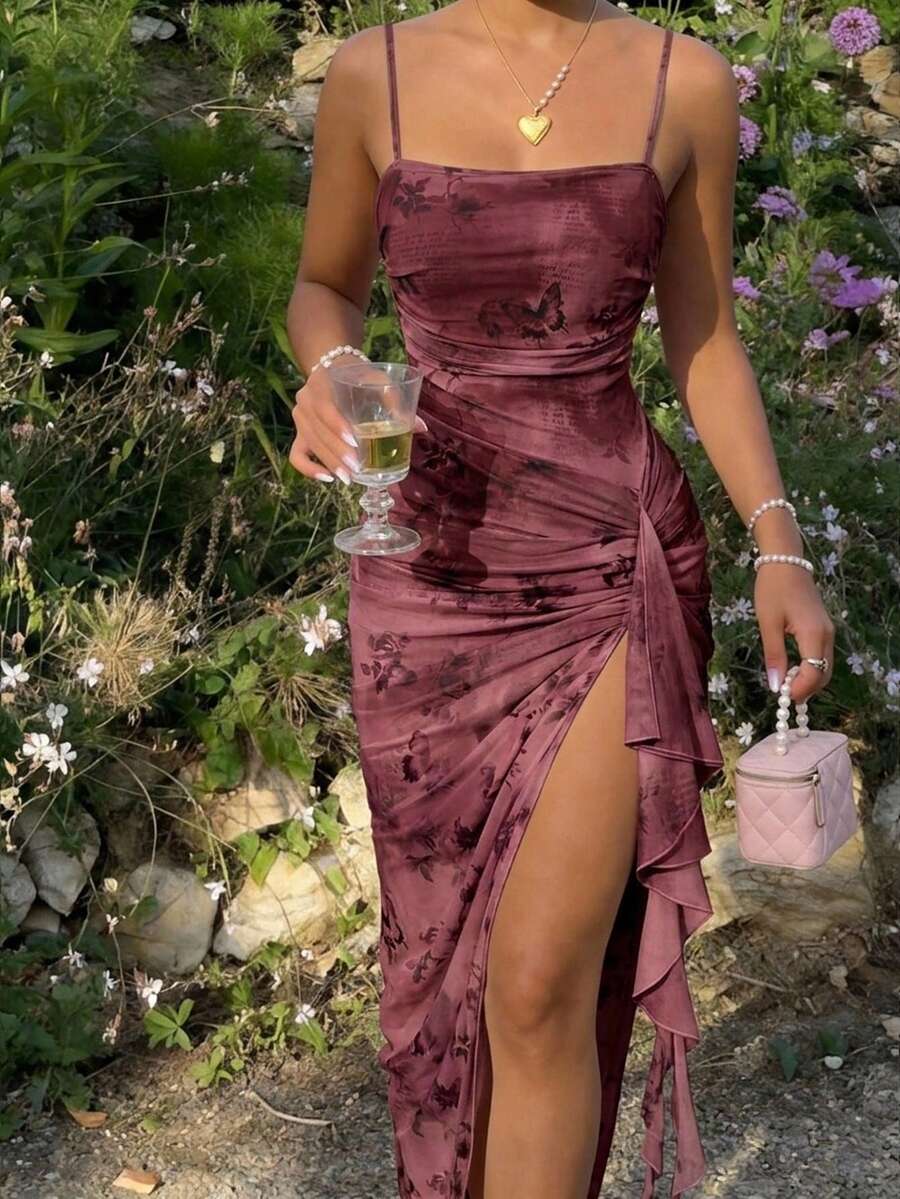 SHEIN MOD فستان عنابي بطبعة فراشة بتصميم مكشكش وحافة غير متماثلة