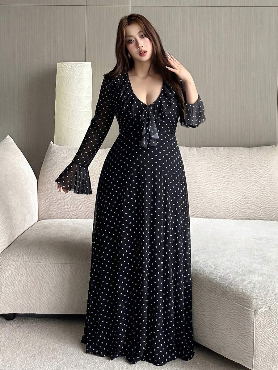 SHEIN Vibekara فستان أسود طويل بأكمام شفافة متسعة مزين بالكشكشة وطبعة منقطة