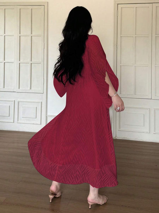 SHEIN Vibekara فستان عنابي من قماش الجاكار للمقاسات الكبيرة بأكمام جرس قصيرة