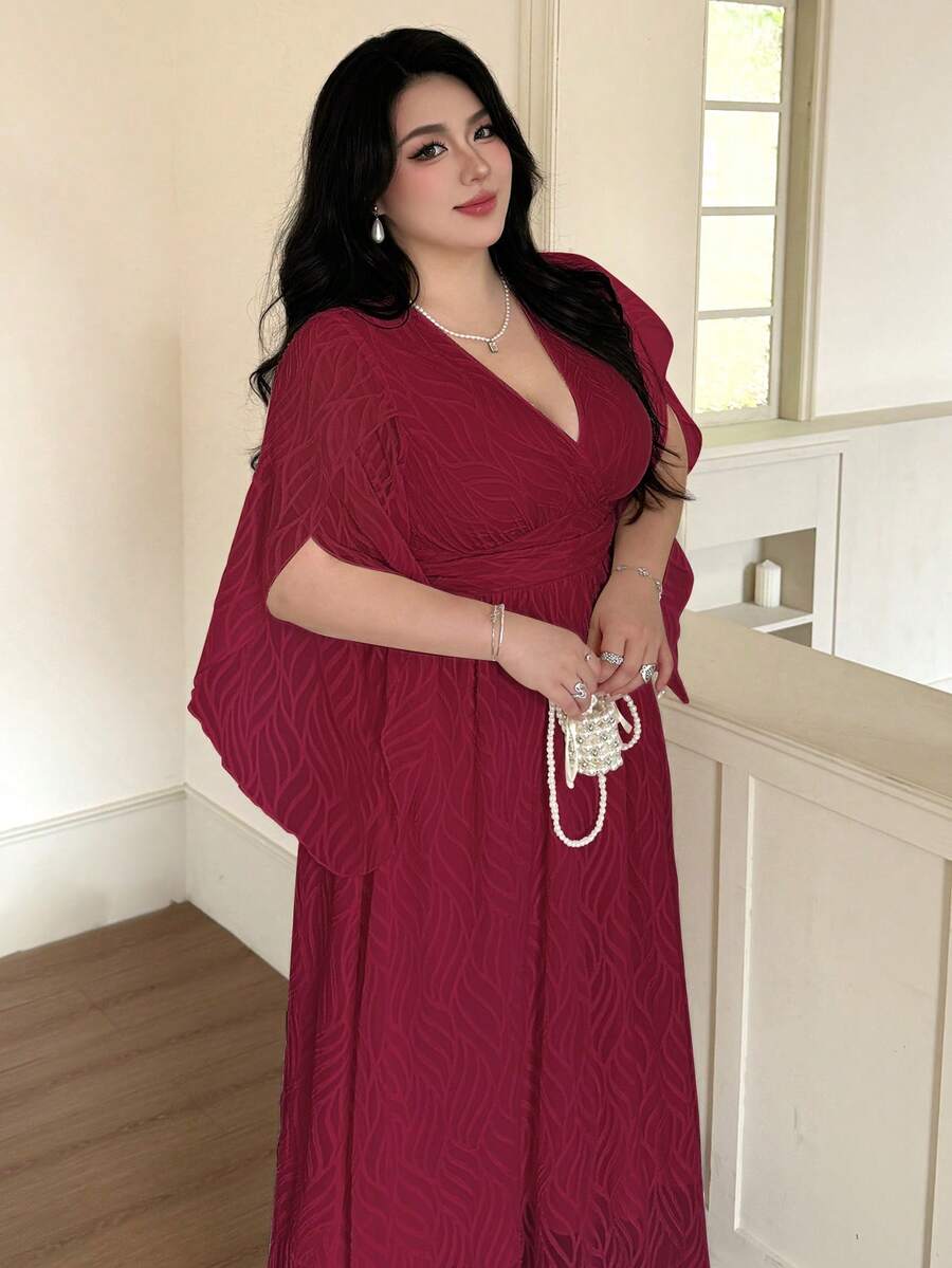SHEIN Vibekara فستان عنابي من قماش الجاكار للمقاسات الكبيرة بأكمام جرس قصيرة