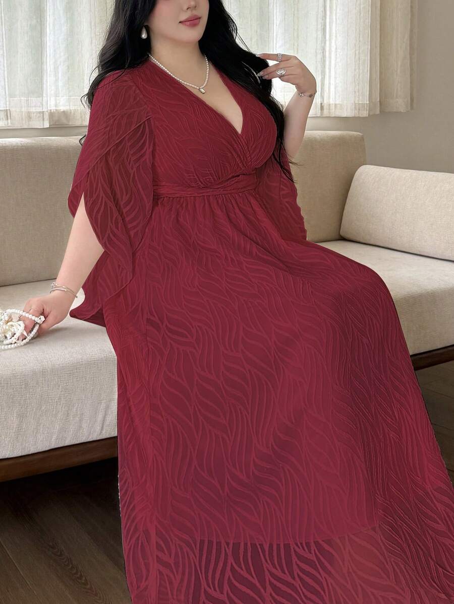SHEIN Vibekara فستان عنابي من قماش الجاكار للمقاسات الكبيرة بأكمام جرس قصيرة
