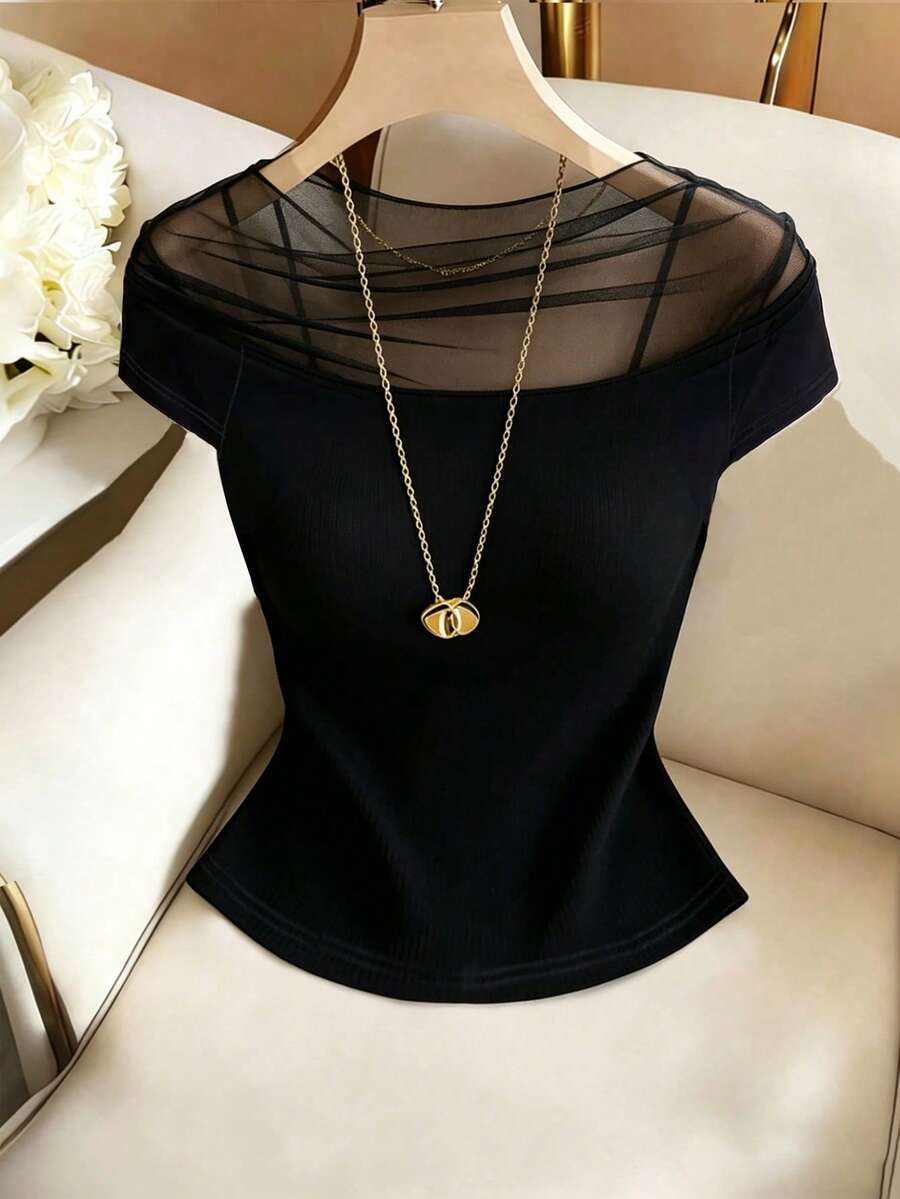 SHEIN Raffinéa بلوزة سوداء مطرزة بنسيج مضفر وأكمام قصيرة
