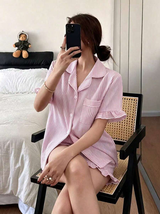 SHEIN Dreamivo طقم بيجامة ساتان مخطط بقميص بأكمام قصيرة وشورت