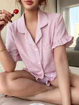 SHEIN Dreamivo طقم بيجامة ساتان مخطط بقميص بأكمام قصيرة وشورت