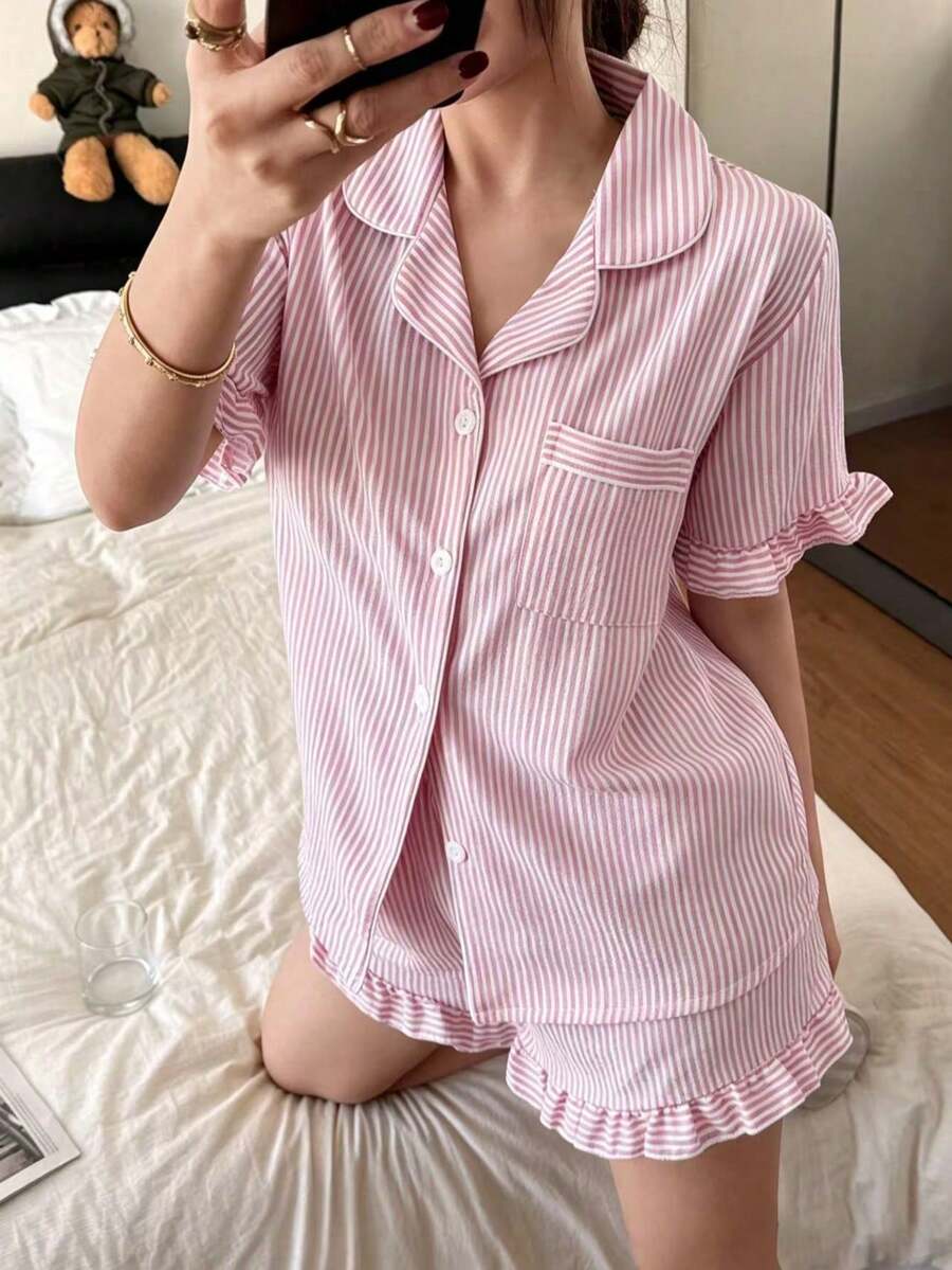 SHEIN Dreamivo طقم بيجامة ساتان مخطط بقميص بأكمام قصيرة وشورت