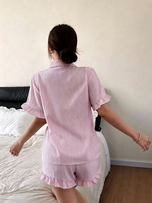 SHEIN Dreamivo طقم بيجامة ساتان مخطط بقميص بأكمام قصيرة وشورت