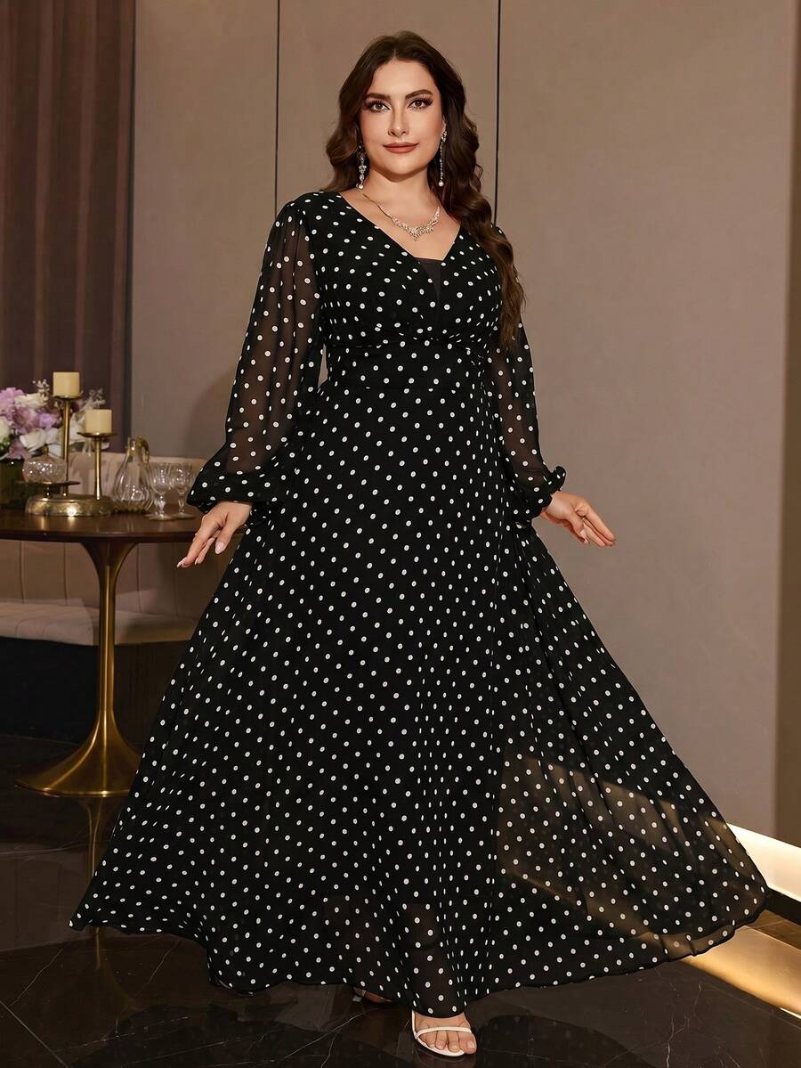 SHEIN Voworia فستان طويل أسود للمقاسات الكبيرة بنقشة منقطة وياقة قلب