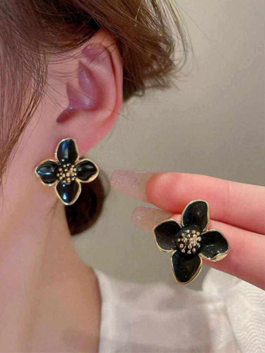 SHEIN طقم 5 أزواج أقراط بتصميم زهور ولؤلؤ صناعي