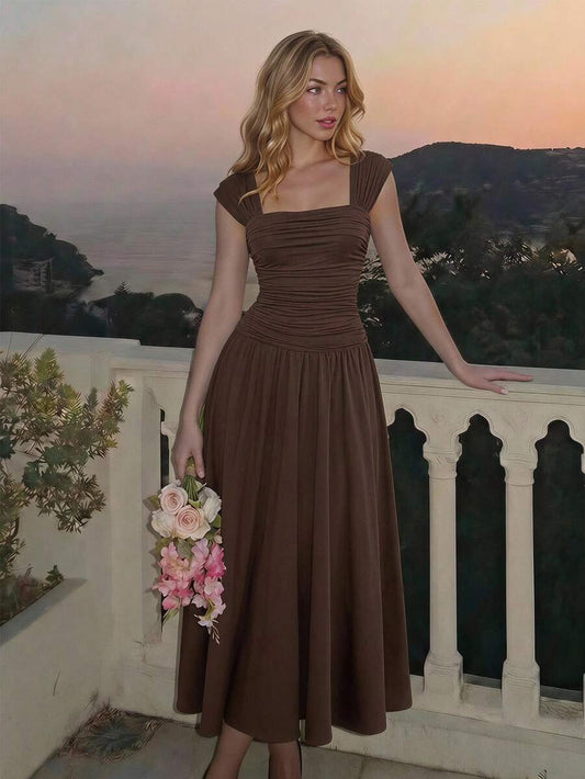 SHEIN فستان بني أنيق بطيات وياقة مربعة بدون أكمام