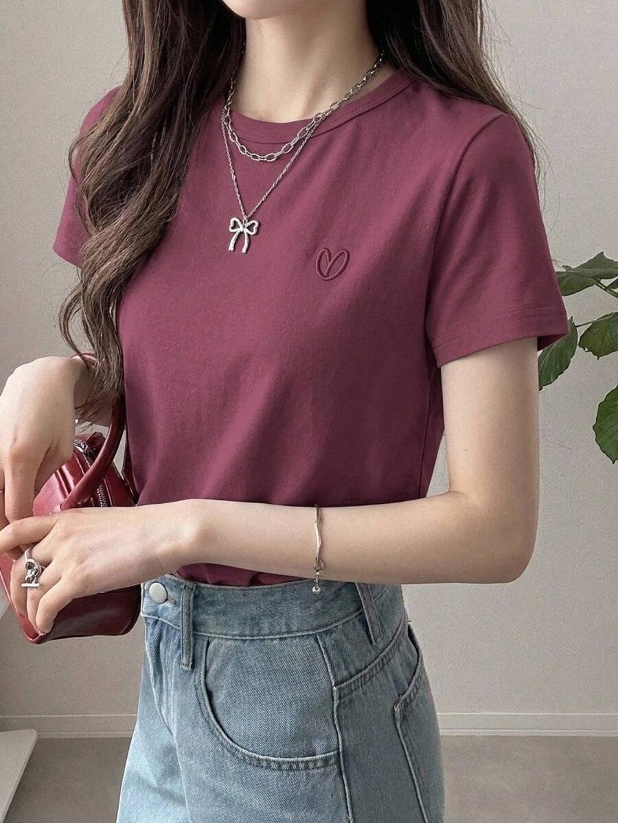 SHEIN DAZY تي شيرت مطرز بقلب بأكمام قصيرة بلون أرجواني