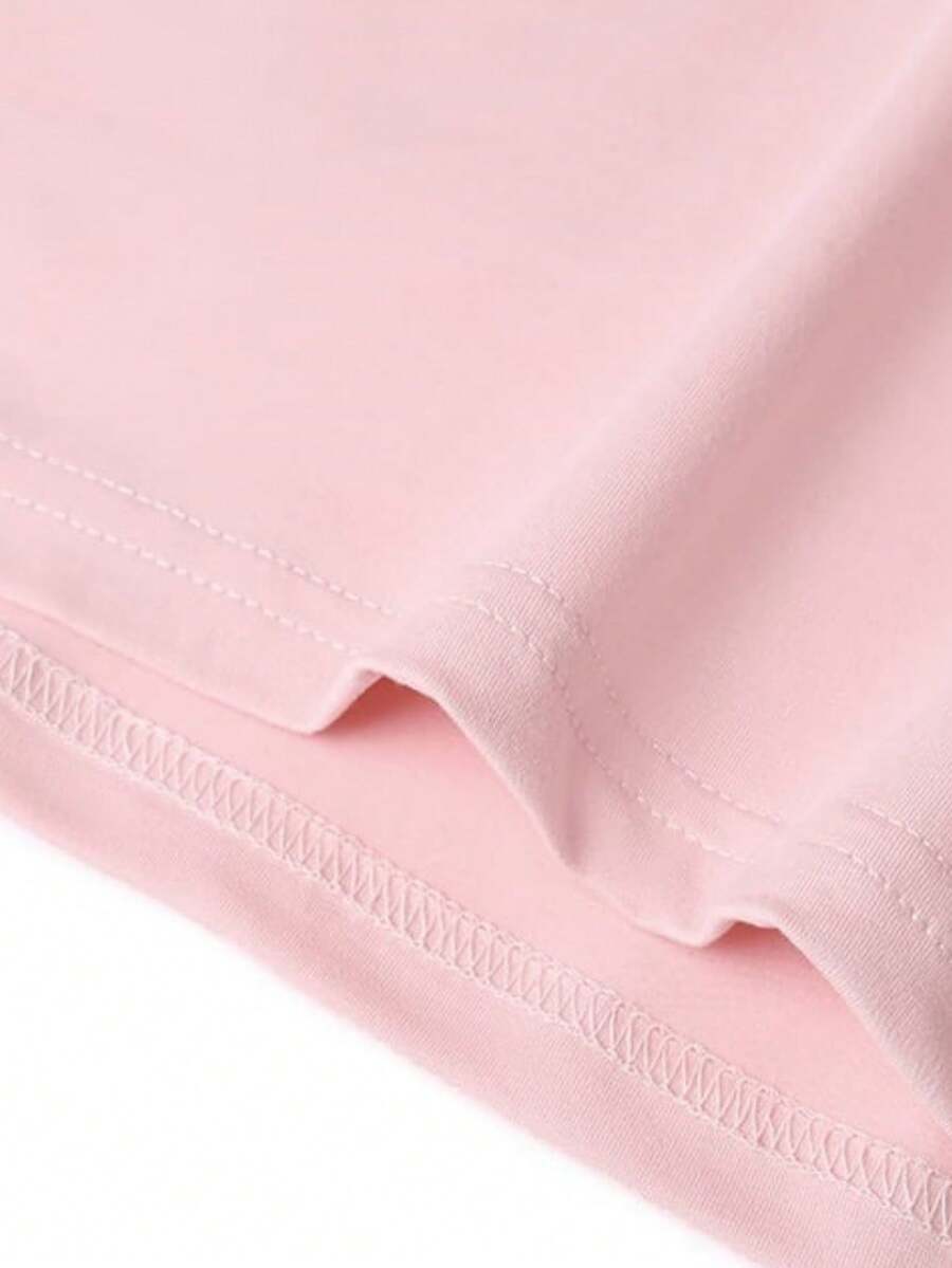 SHEIN تي شيرت وردي فضفاض بطبعة لاتيه الماتشا بأكمام قصيرة