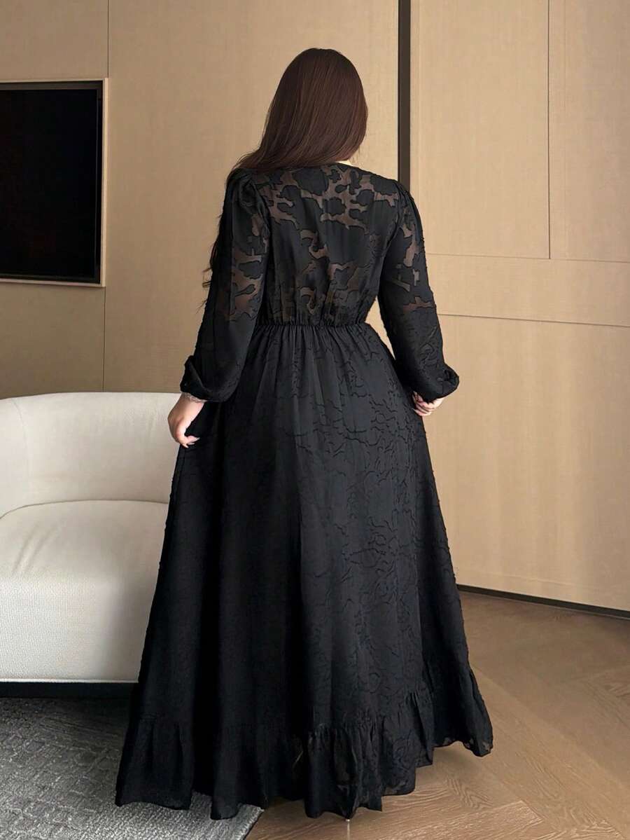 SHEIN Vibekara فستان أسود للمقاسات الكبيرة مزين بالزهور والدانتيل بأكمام فانوس