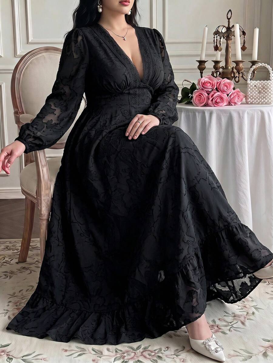 SHEIN Vibekara فستان أسود للمقاسات الكبيرة مزين بالزهور والدانتيل بأكمام فانوس