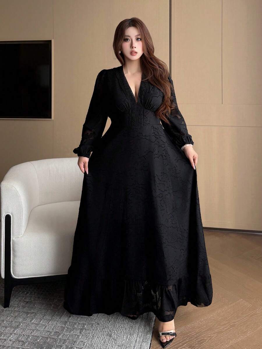 SHEIN Vibekara فستان أسود للمقاسات الكبيرة مزين بالزهور والدانتيل بأكمام فانوس