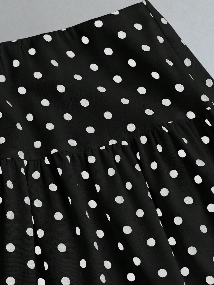 SHEIN Sweetra طقم نسائي قطعتين بلوزة مطوية وتنورة منقطة بخصر مشدود