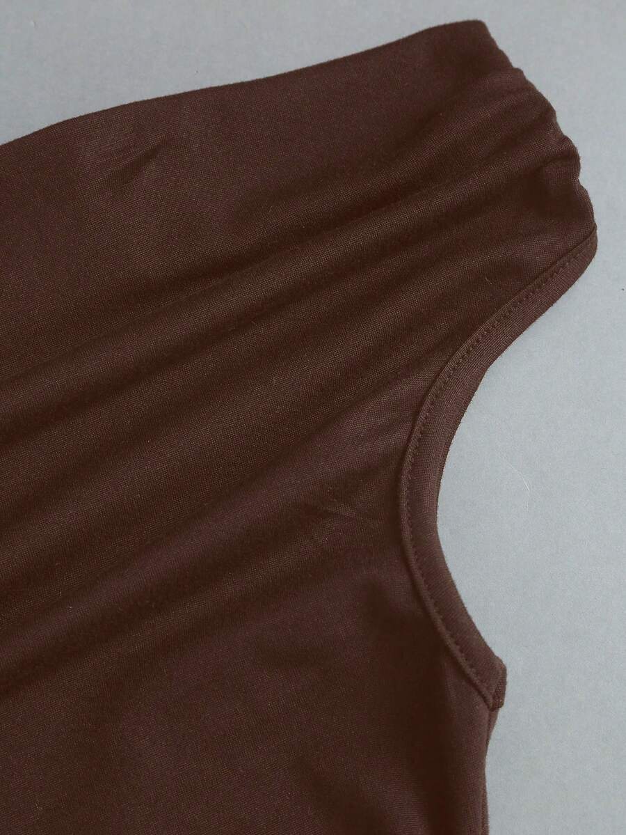 SHEIN Sweetra طقم نسائي قطعتين بلوزة مطوية وتنورة منقطة بخصر مشدود