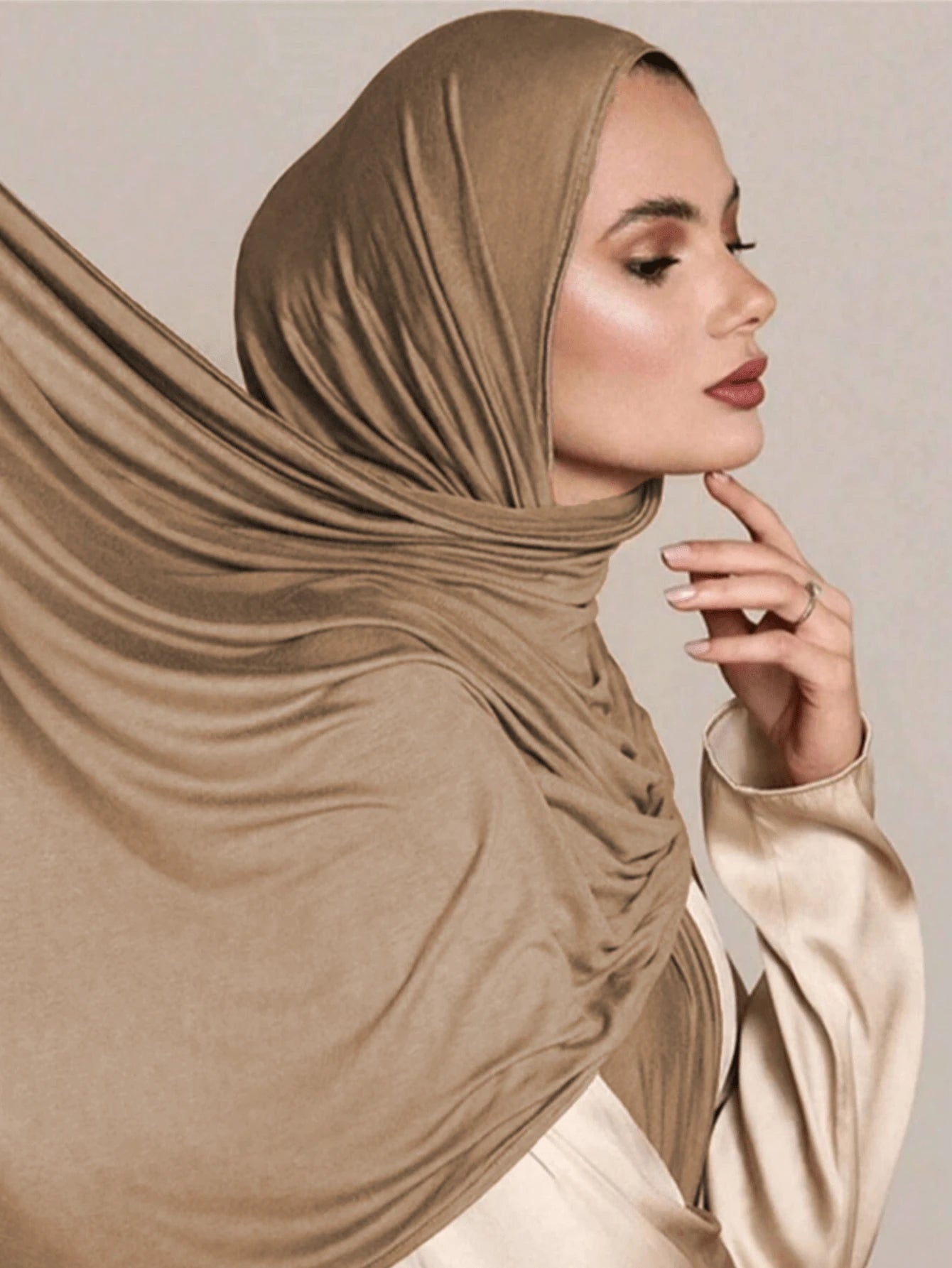 SHEIN حجاب نسائي ناعم بلون جملي