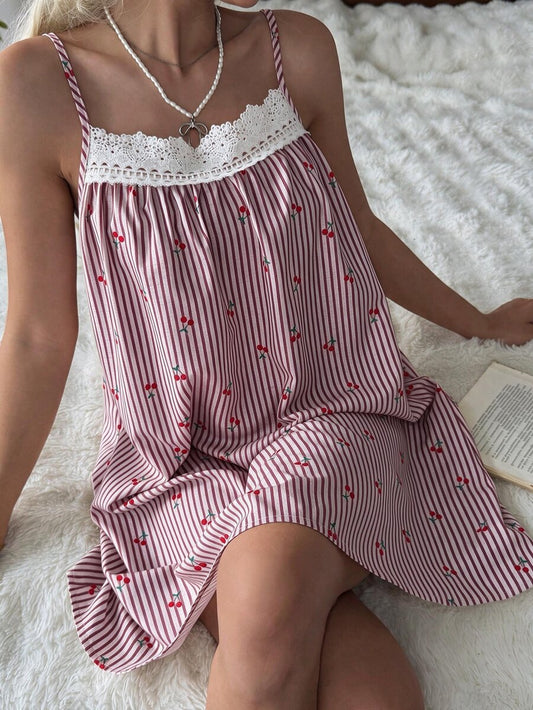 SHEIN CottageSlumber فستان نوم بحمالات رفيعة ودانتيل مطرز وكشكشة