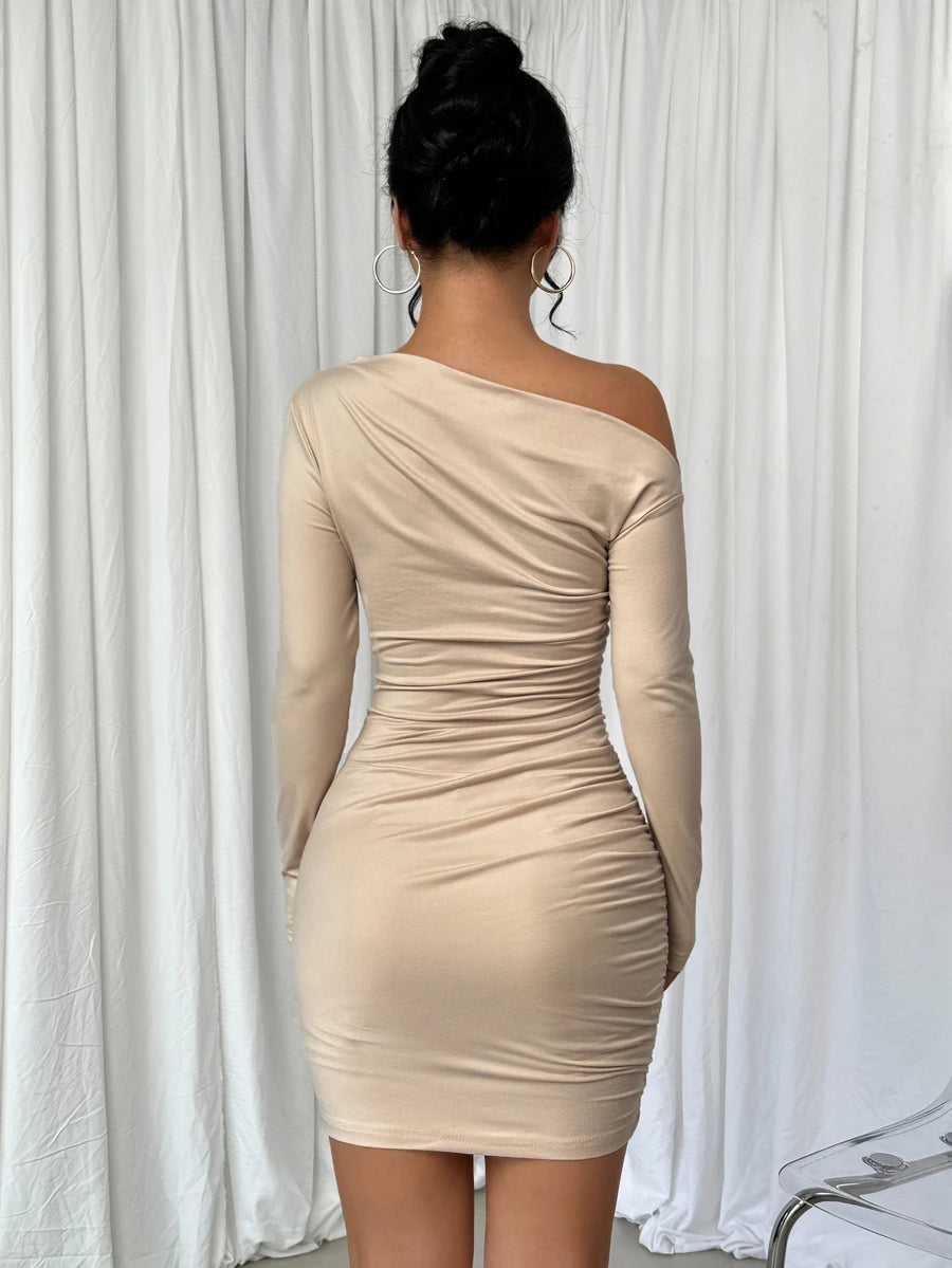 SHEIN Elenzga فستان مشمشي مطوي بكتف غير متماثل وأكمام طويلة