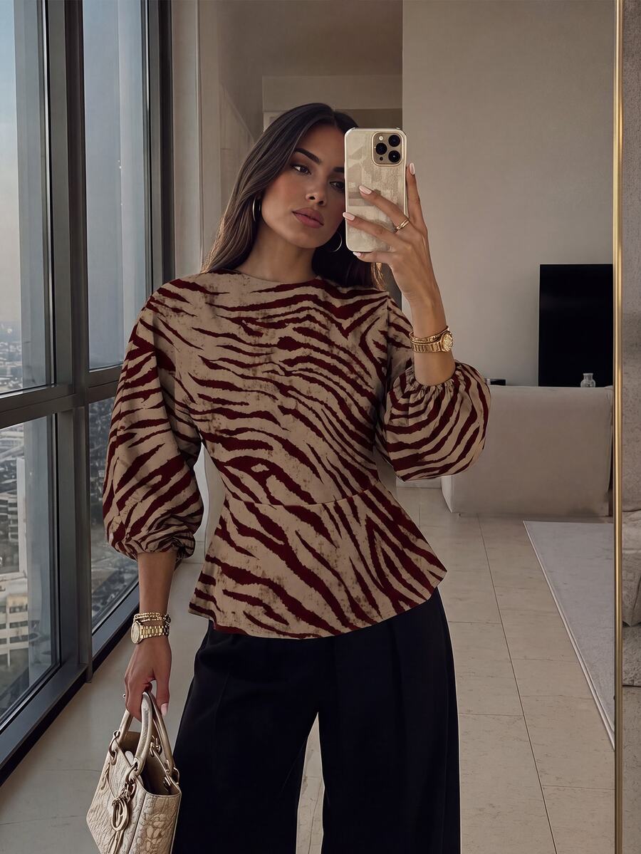 SHEIN Firerie بلوزة نسائية بنية بطبعة نمر وياقة دائرية وأكمام جناح الخفاش