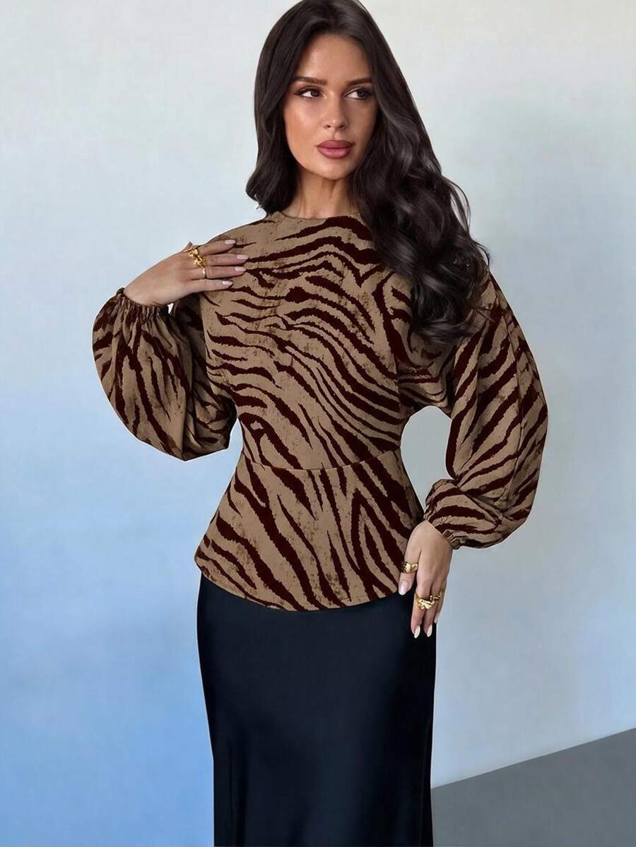 SHEIN Firerie بلوزة نسائية بنية بطبعة نمر وياقة دائرية وأكمام جناح الخفاش