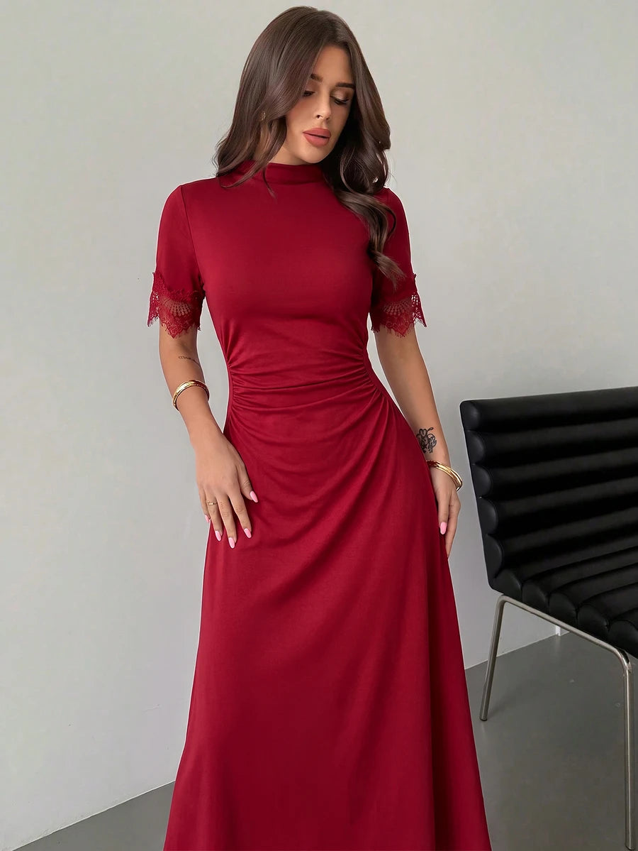 SHEIN Firerie فستان أحمر سادة بياقة واقفة وتفاصيل دانتيل وثنيات