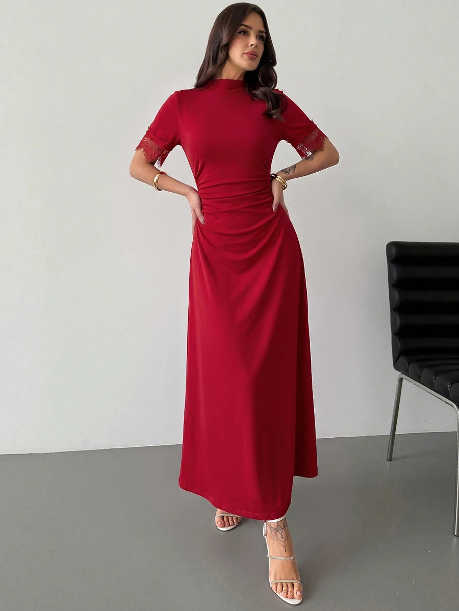 SHEIN Firerie فستان أحمر سادة بياقة واقفة وتفاصيل دانتيل وثنيات