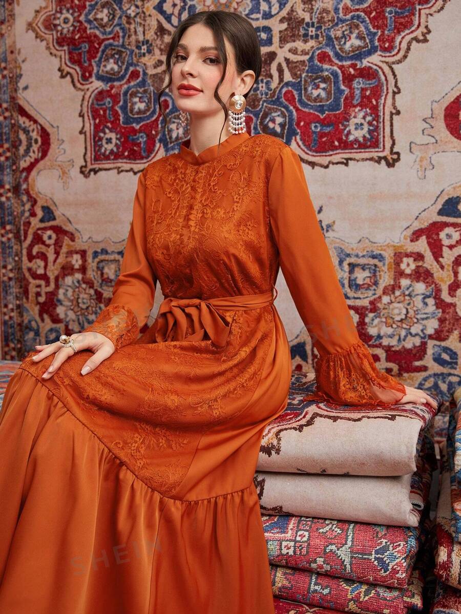 SHEIN Najma فستان نسائي بتصميمات مختلفة من الدانتيل وتفاصيل بتموجات الأطراف