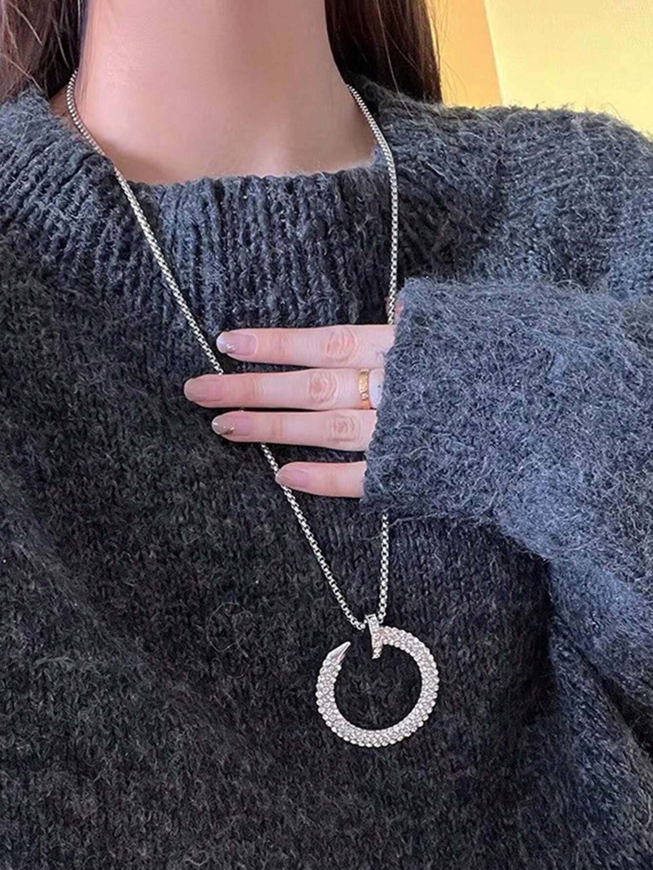 1Pc Fashionable round Pendant Nail Full of Diamonds Necklace, Suitable for Men and Women'S Daily Wear