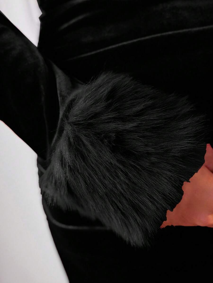 SHEIN Modely فستان مخملي بأكمام منتفخة وياقة غير متماثلة وشق جانبي عالي