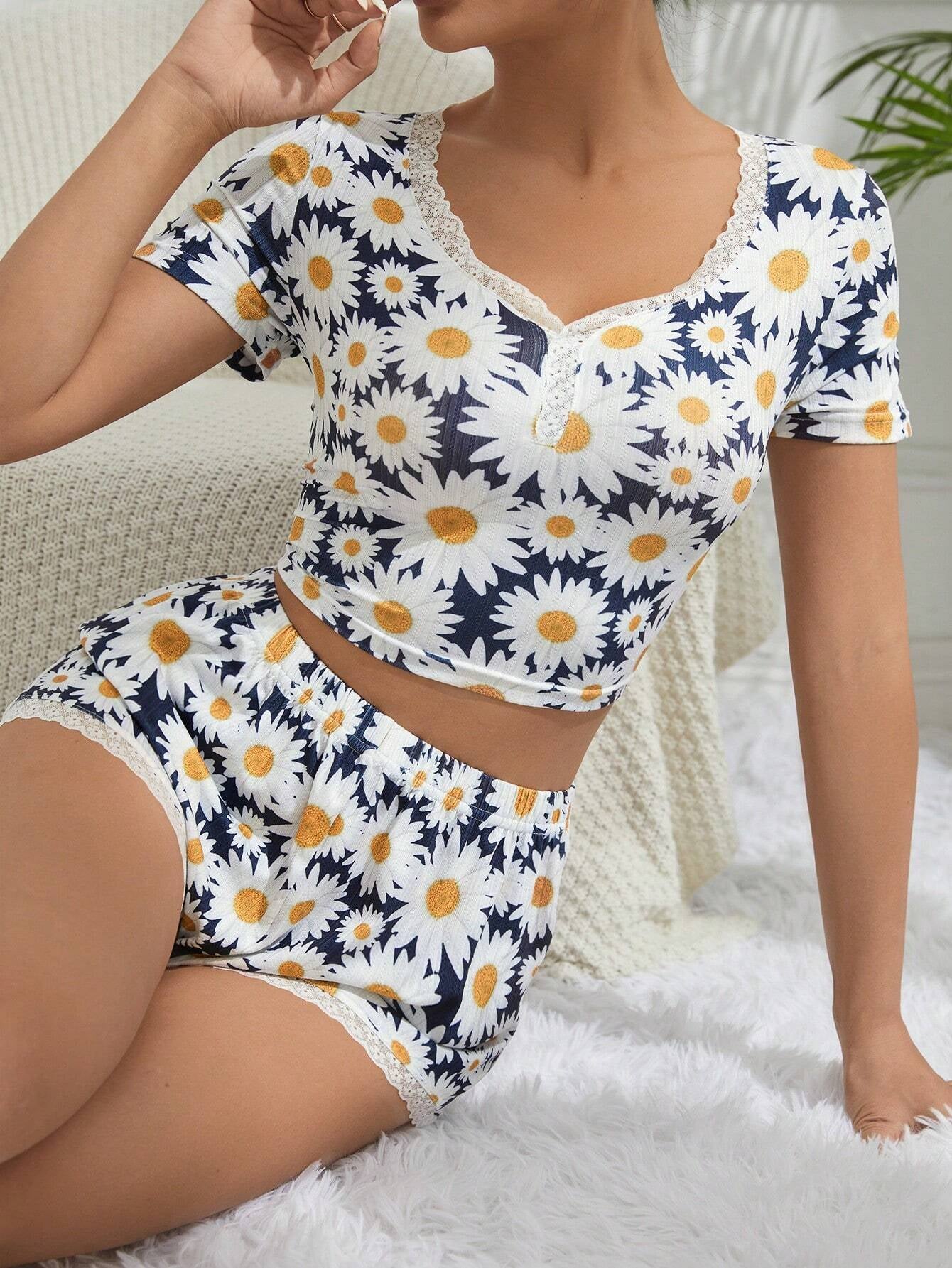 Women'S Full Print Daisy Patterned Pajama Set with Lace Trim