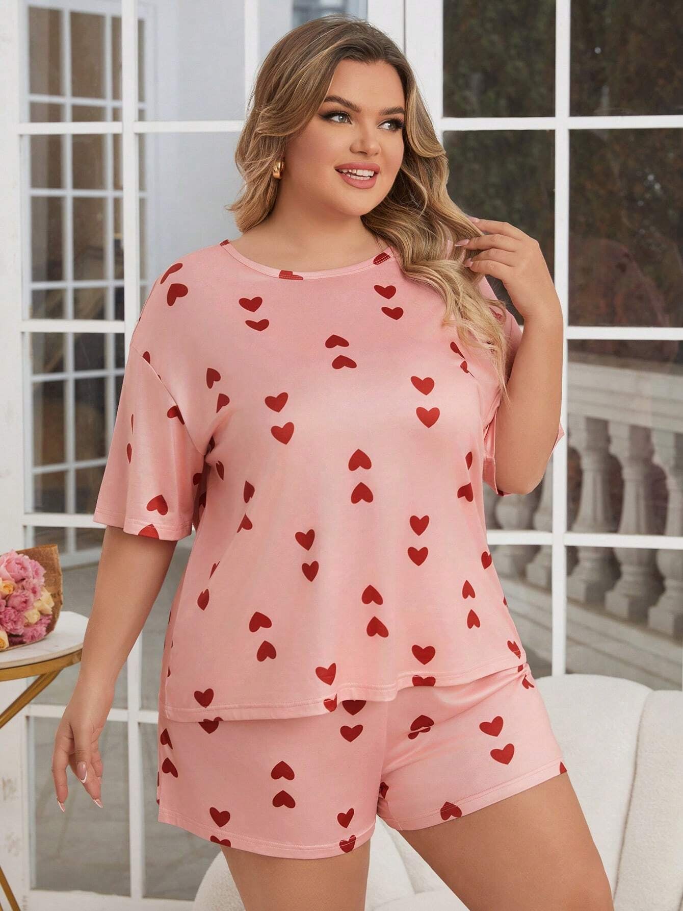 Plus Size Women'S Pink Heart Print Short Sleeve T-Shirt and Shorts Set