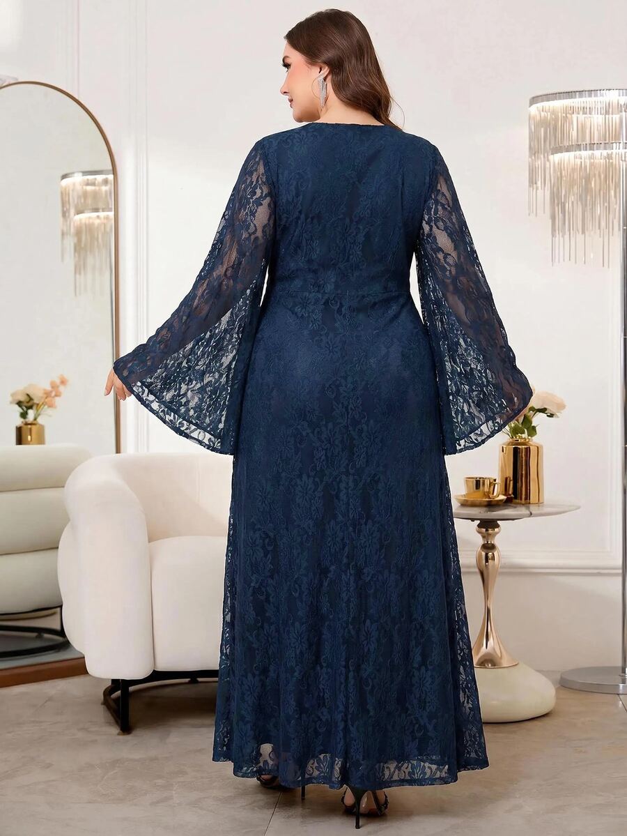 SHEIN Reflora V فستان بلون أزرق داكن للمقاسات الكبيرة مزين بالدانتيل والراينستون بياقة