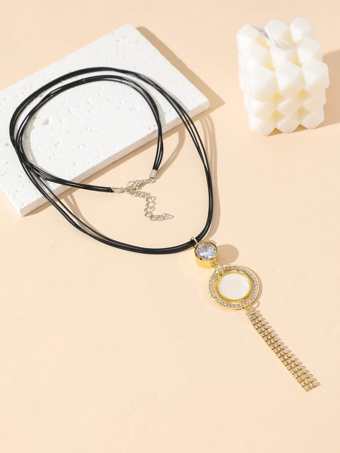 Rhinestone Decor round Pendant Necklace