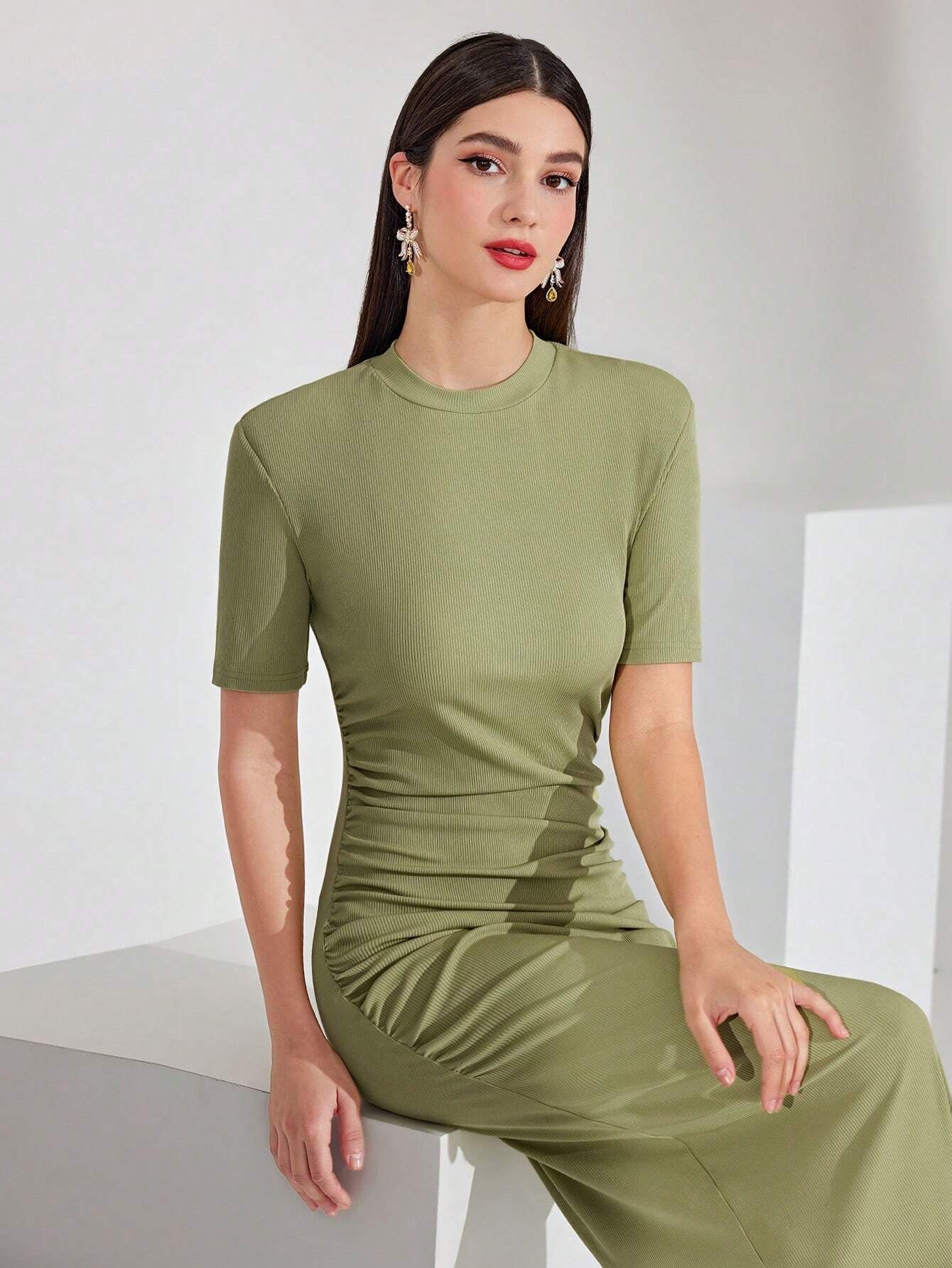 Mulvari Solid Color round Neckline Slim Fit Pleated Dress