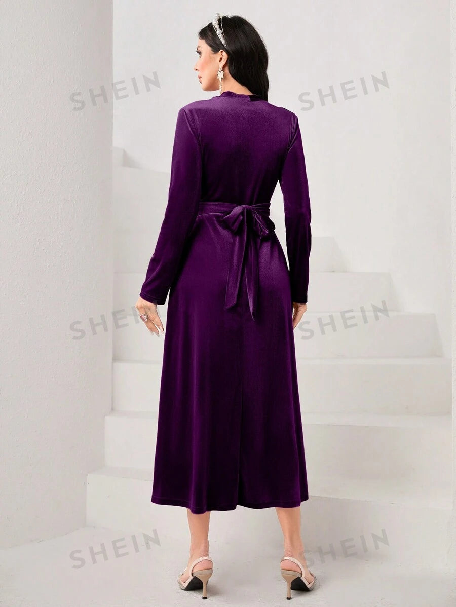 SHEIN Modely فستان ماكسي أنثوي للنساء بياقة على شكل حرف V أحادي اللون