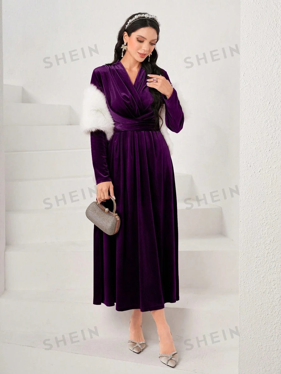 SHEIN Modely فستان ماكسي أنثوي للنساء بياقة على شكل حرف V أحادي اللون