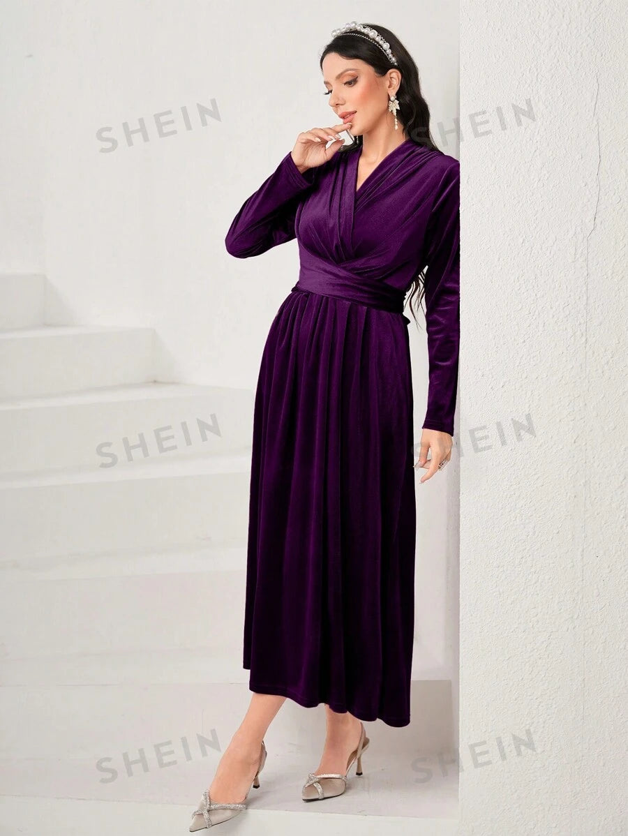 SHEIN Modely فستان ماكسي أنثوي للنساء بياقة على شكل حرف V أحادي اللون