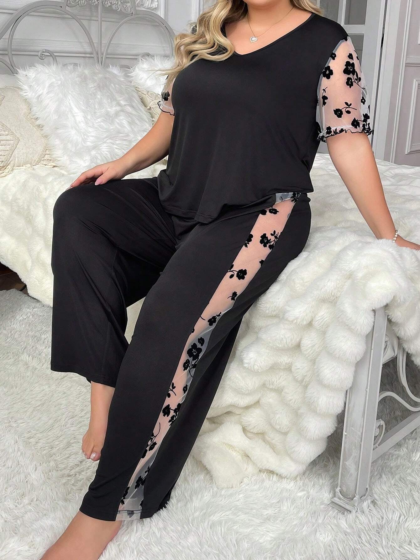 Plus Size Sleepwear Set with Crushed Velvet and Mesh Panel Short Sleeve Top and Pants
