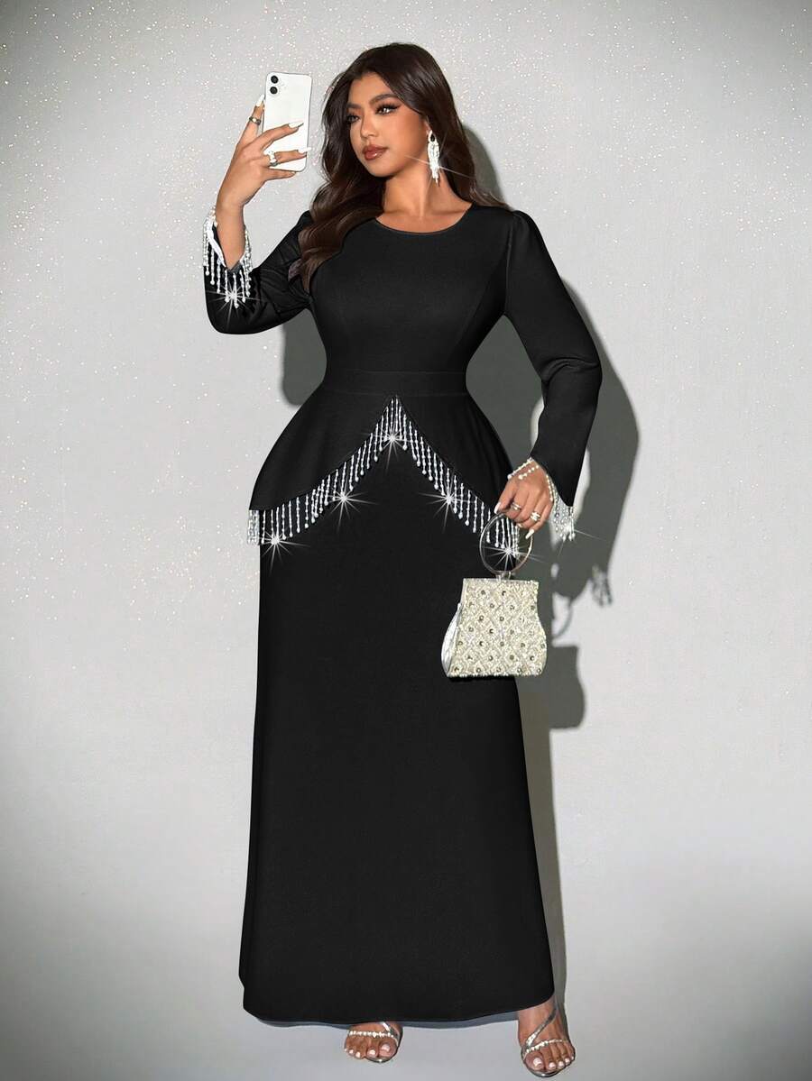 SHEIN Viva Relle فستان أسود للمقاسات الكبيرة مزين بالخرز والشراريب بذيل حورية البحر
