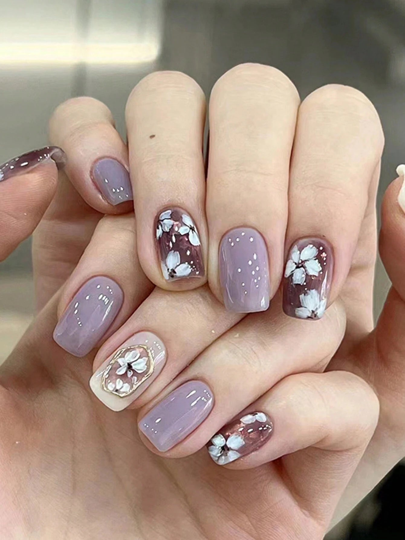 24Pcs Short Minimalist Solid Color False Nails Set for Nail Art Including Red Nails, 1Pc Jelly Glue and 1Pc Nail File