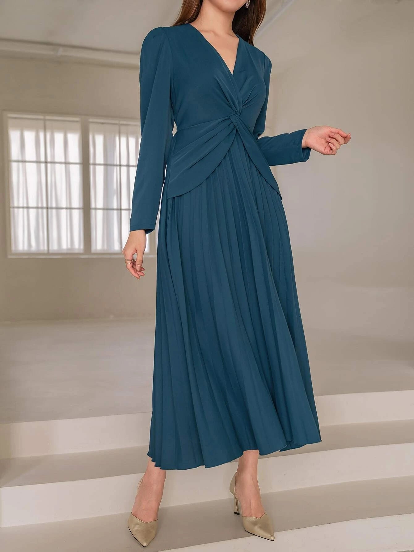 Modely Women'S Long Sleeve Dress with Pleated Hem and Waist Twist Detail