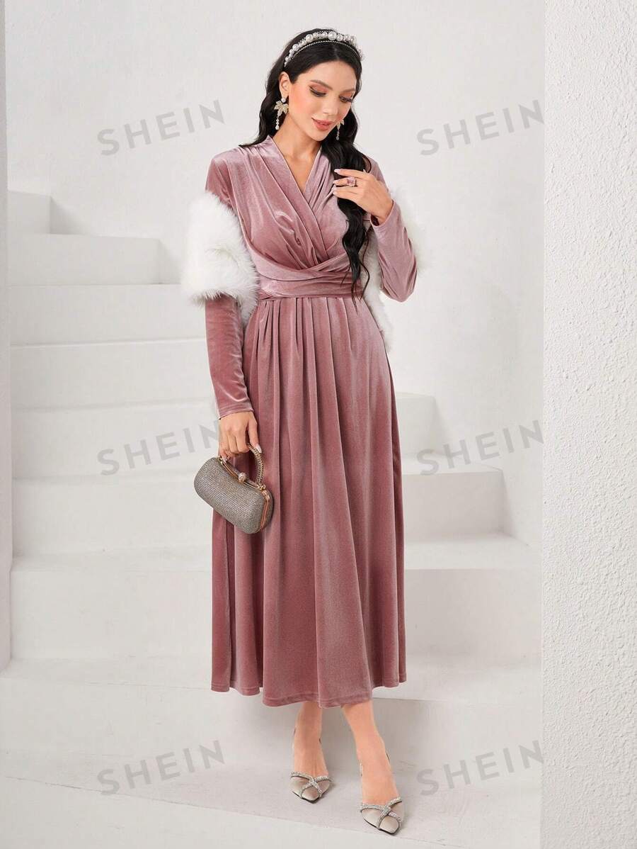 SHEIN Modely فستان ماكسي للسيدات من القطيفة بياقة مزدوجة وخصر ملتوي