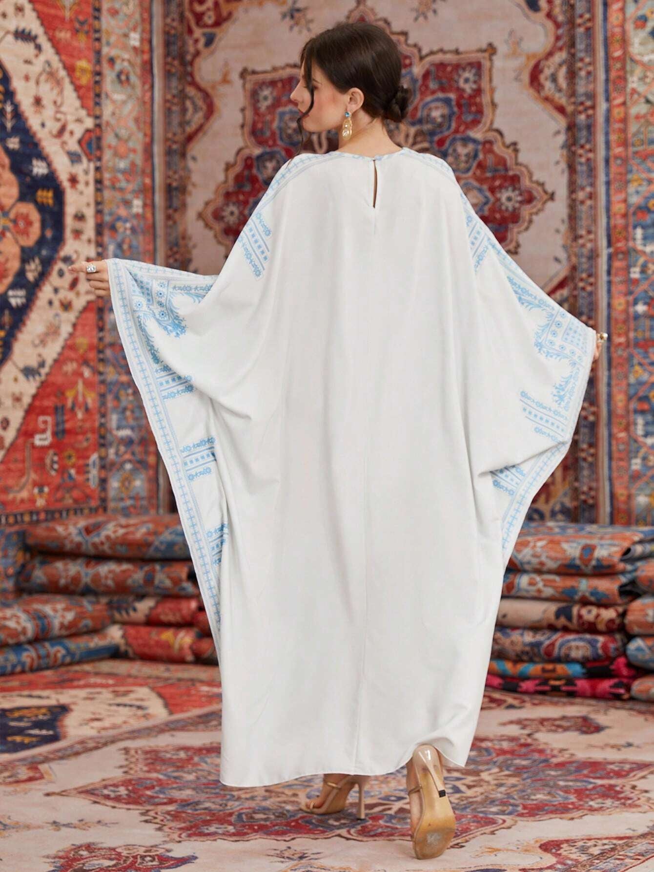 Najma Women'S Loose Fit Kaftan with Contrasting Colors & Printed round Neckline