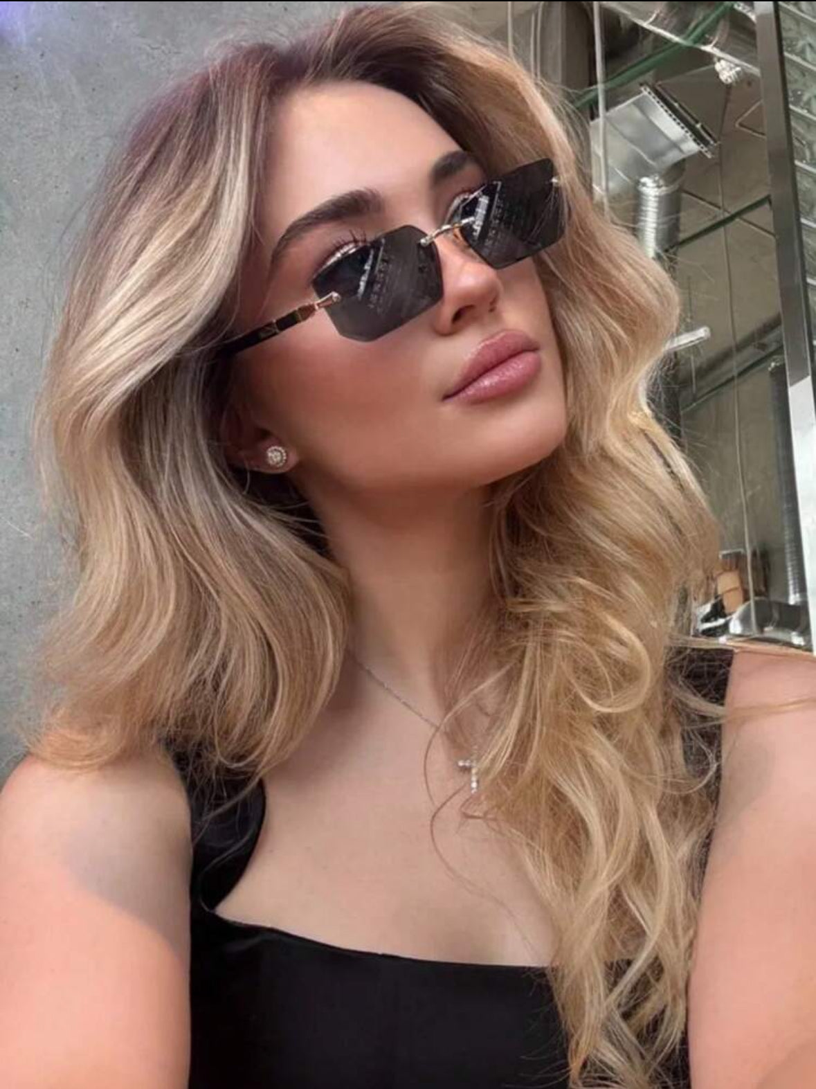 SHEIN نضارة بدون إطار بتصميم كلاسيكي أنيق لون أسود رمادي