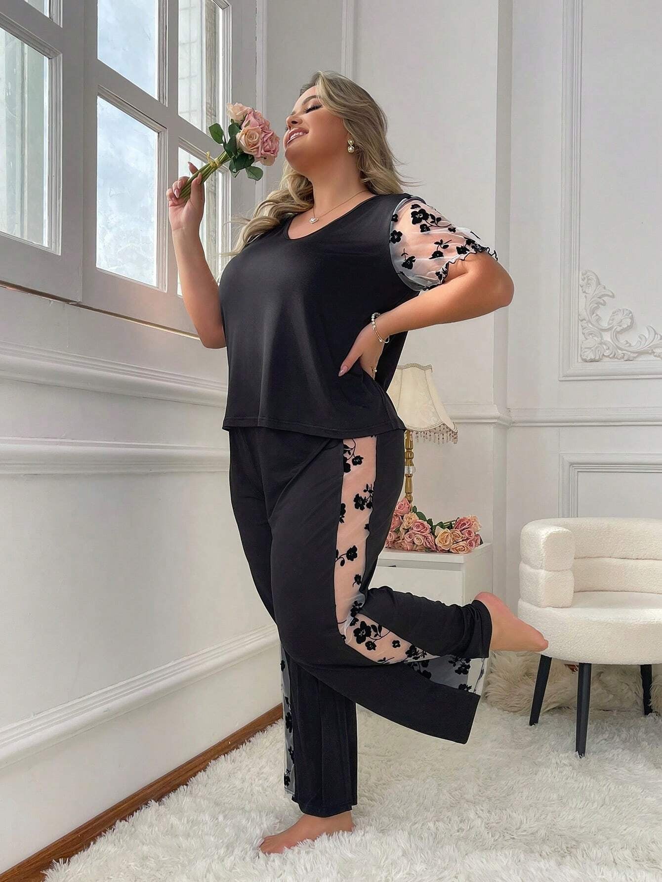 Plus Size Sleepwear Set with Crushed Velvet and Mesh Panel Short Sleeve Top and Pants