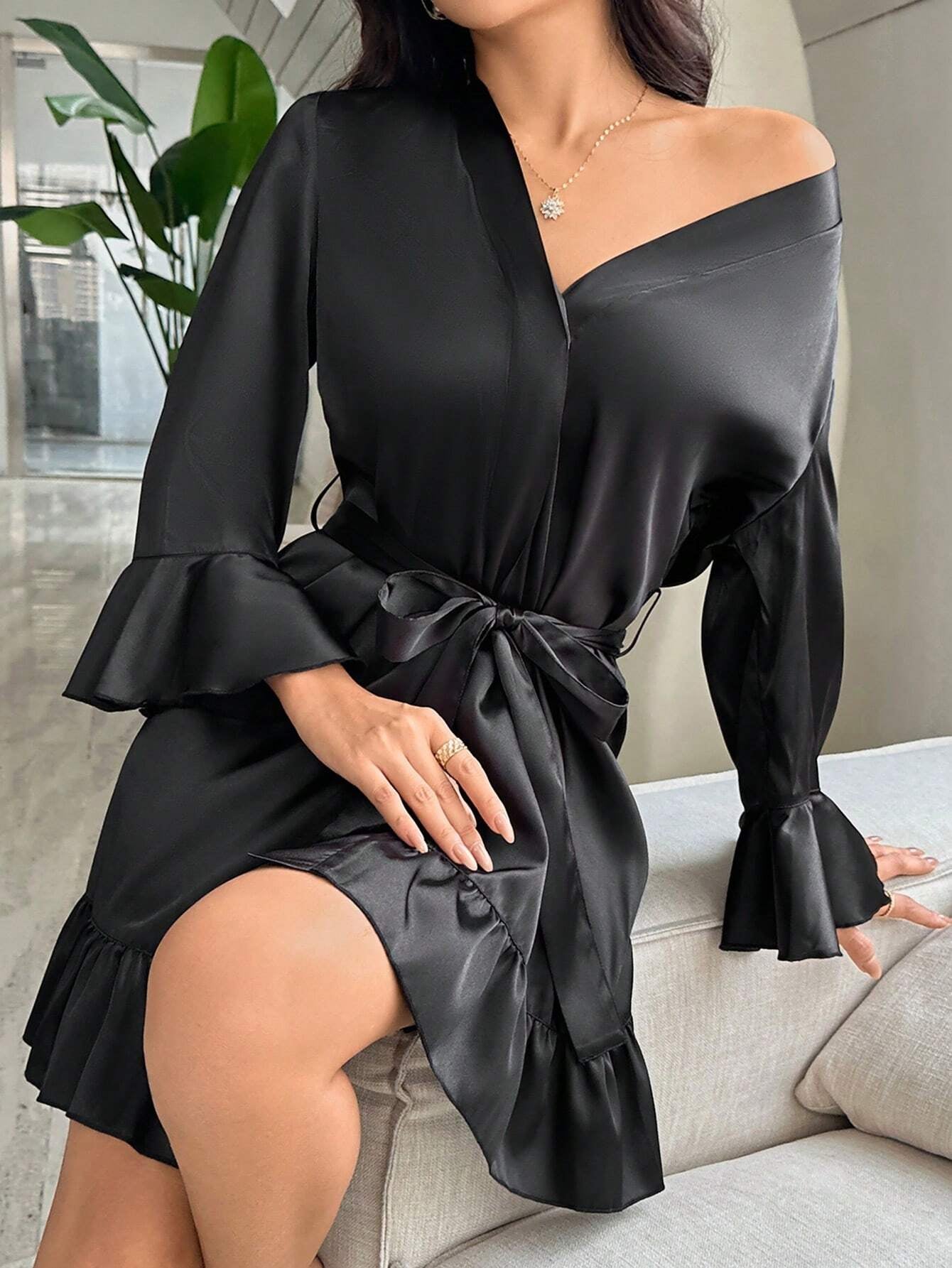 Women'S Pleated Fabric Lotus Leaf Sleeve Robe