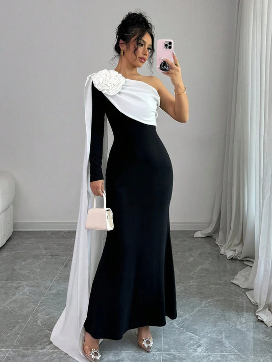 SHEIN Elenzga فستان اسود وابيض طويل بزخرفة زهري