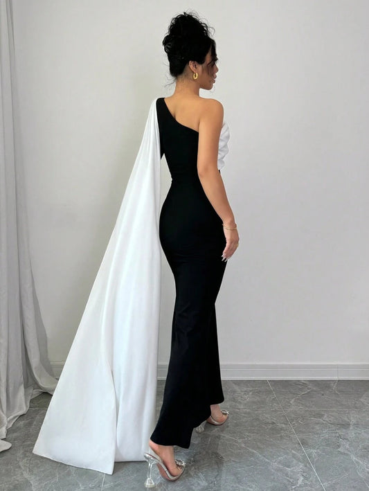 SHEIN Elenzga فستان اسود وابيض طويل بزخرفة زهري