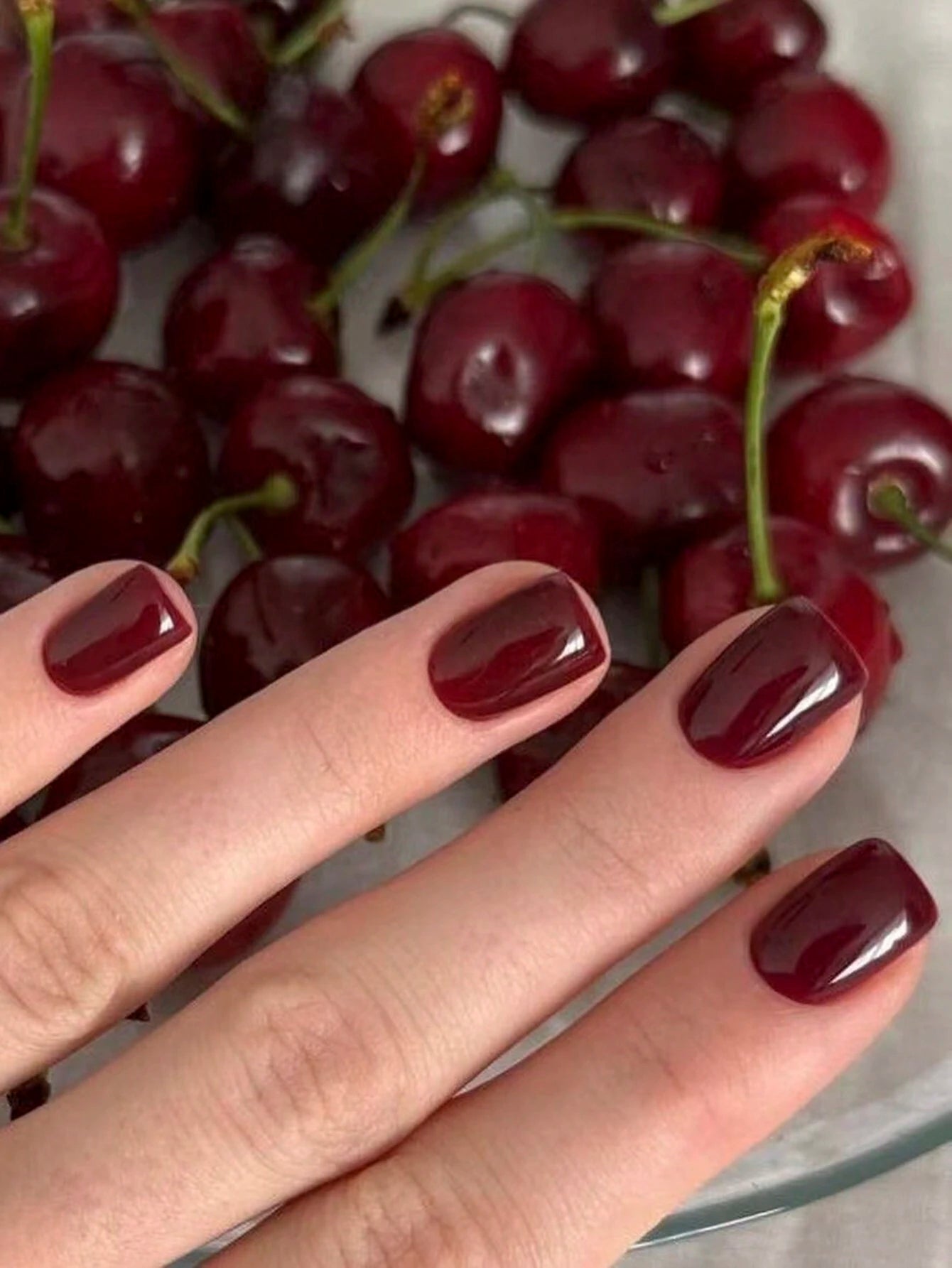 24Pcs Short Minimalist Solid Color False Nails Set for Nail Art Including Red Nails, 1Pc Jelly Glue and 1Pc Nail File